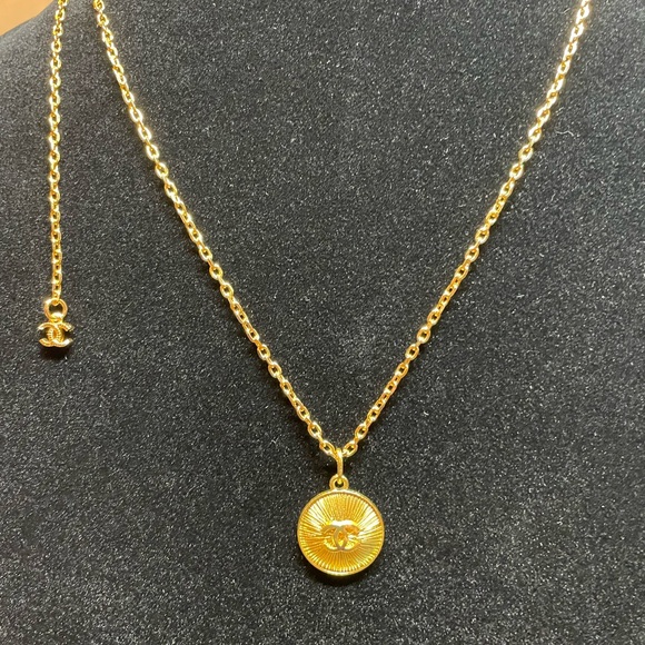 Authentic, exquisite CHANEL Necklace - Picture 11 of 11